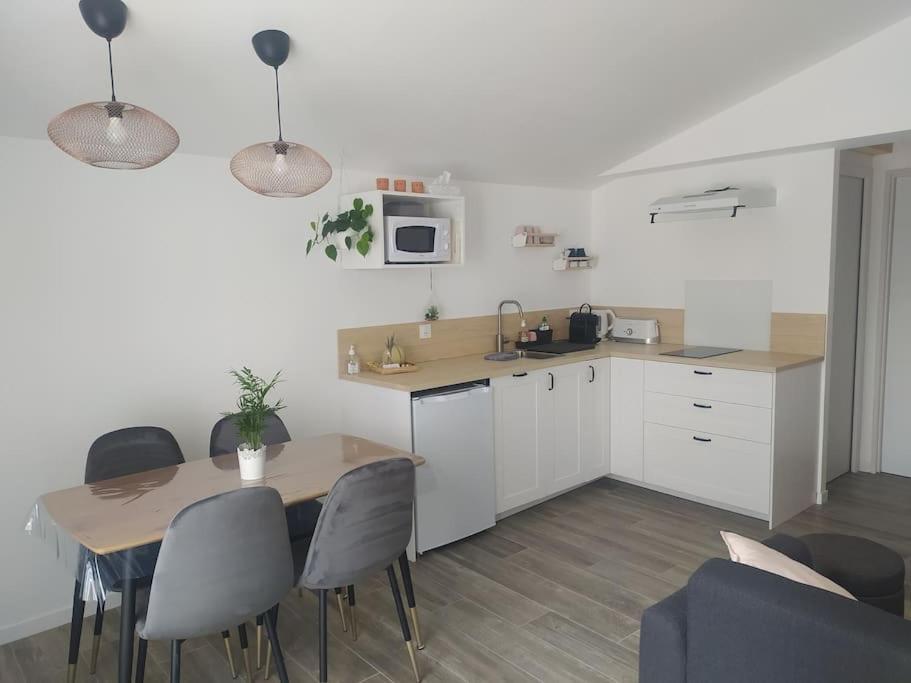 Le Petit Pied A Terre Du Luberon Apartment Merindol Exterior photo